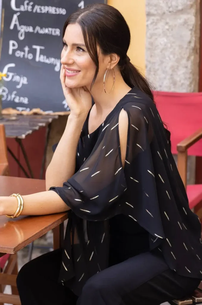 Frank Lymanin silkkinen musta-kultatunika (1)