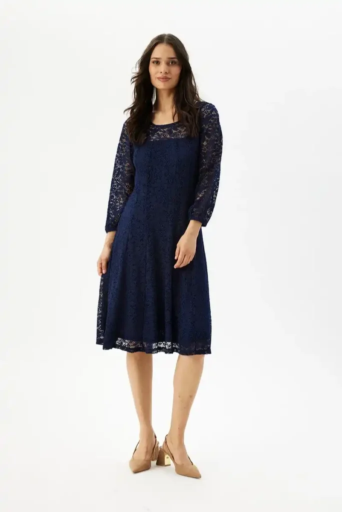 In Frontin tummansininen pitsimekko etu-5 (1)