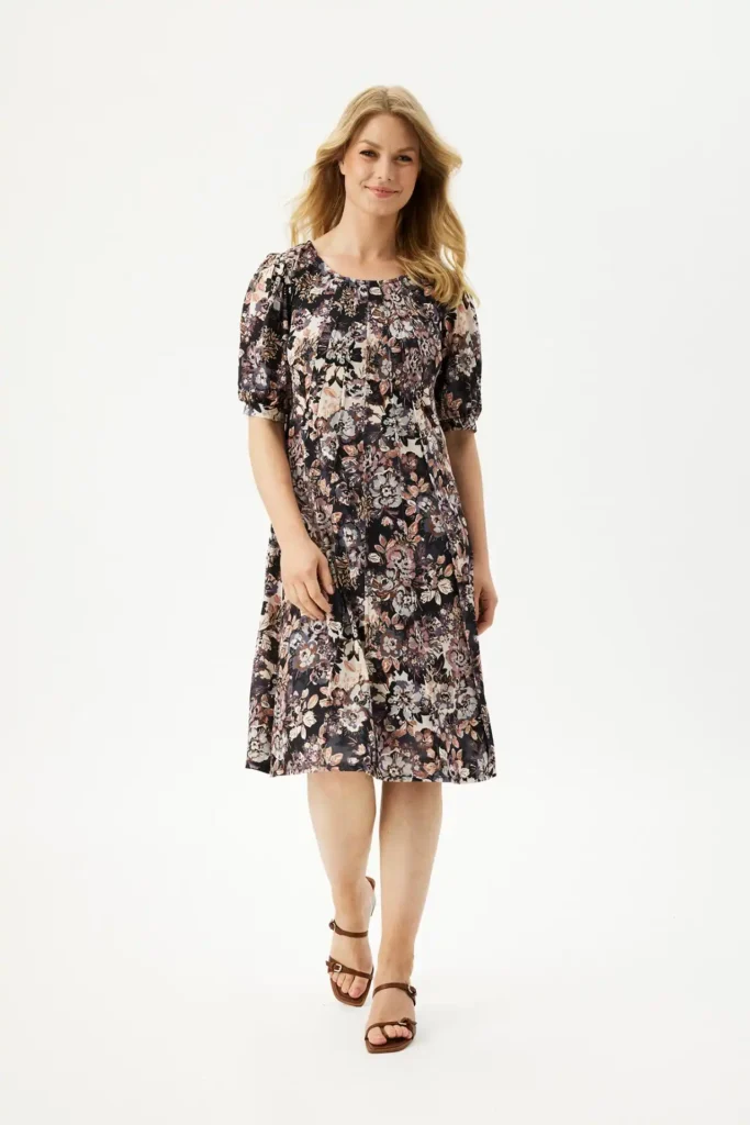 InFrontin kukkamekko mustalla pohjalla