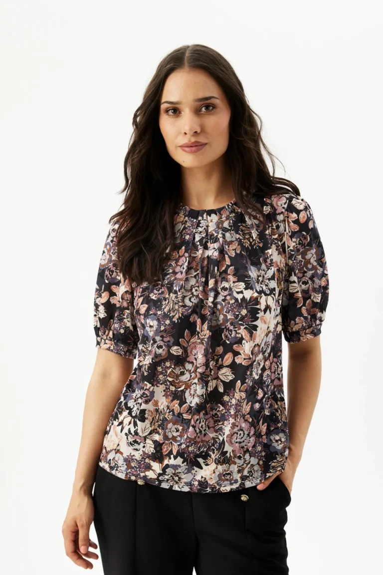 InFrontin kukkapaita mustalla pohjalla