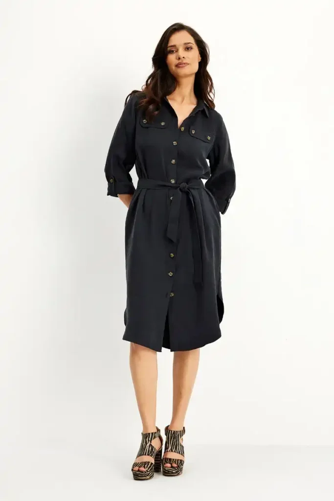 InFrontin sininen mekkonapeilla-5