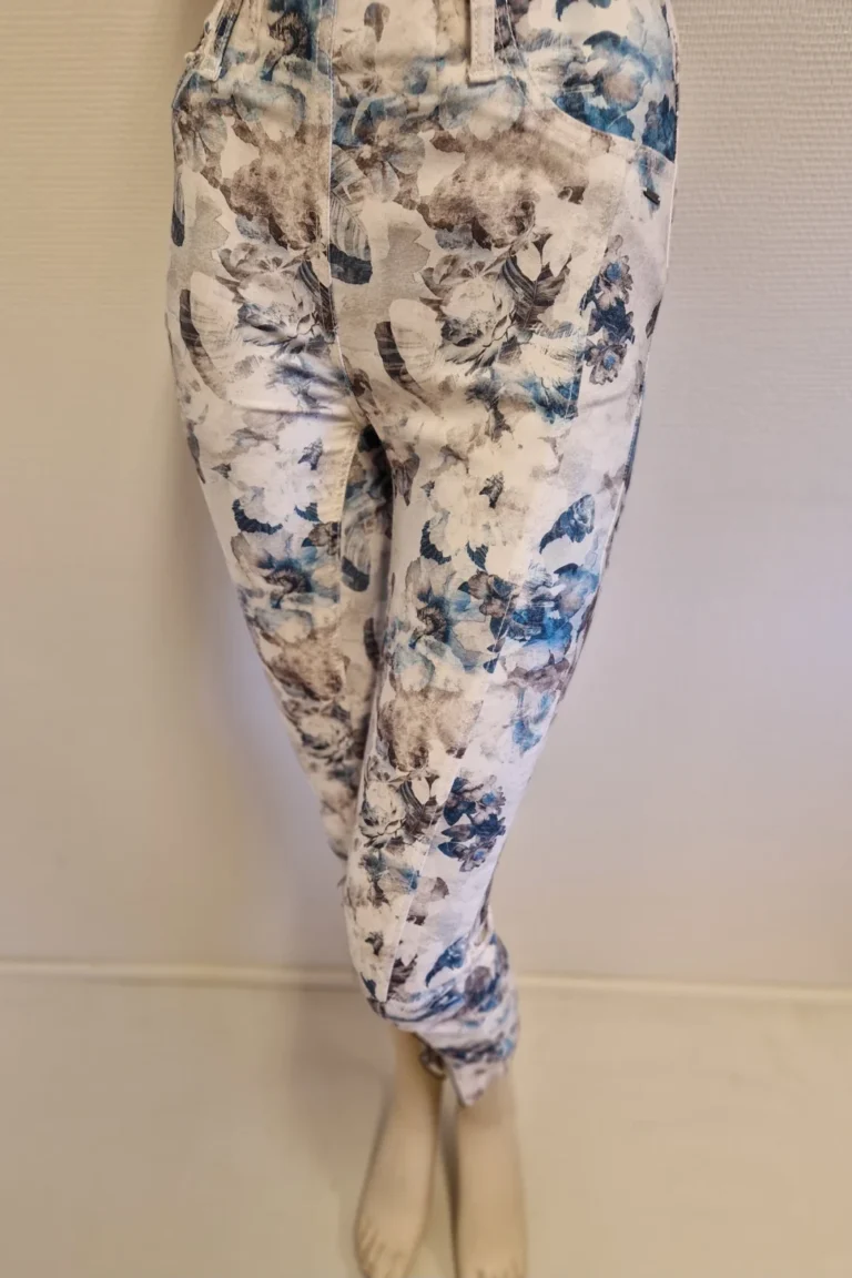 Laurien vaaleat housut