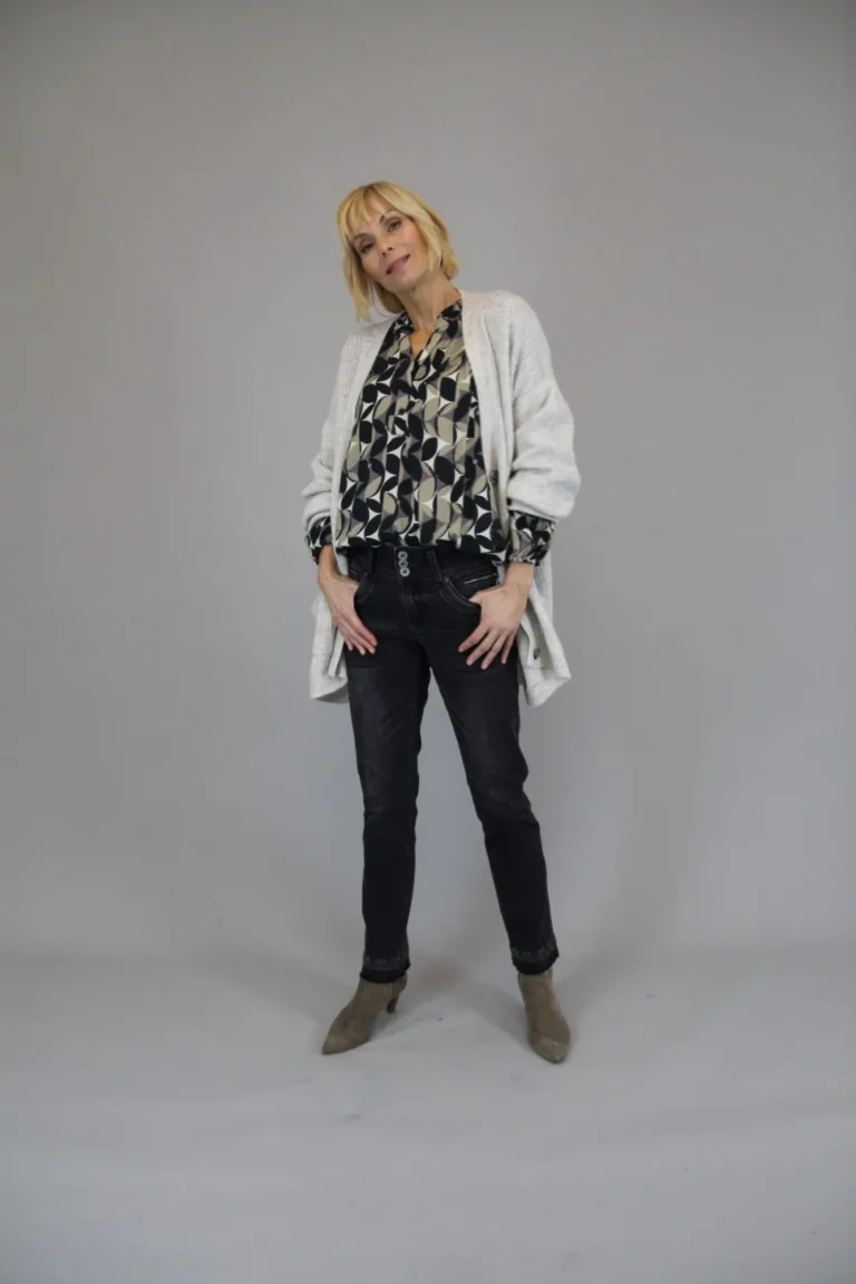 Marc Laugen musta beigekuviollinen pusero