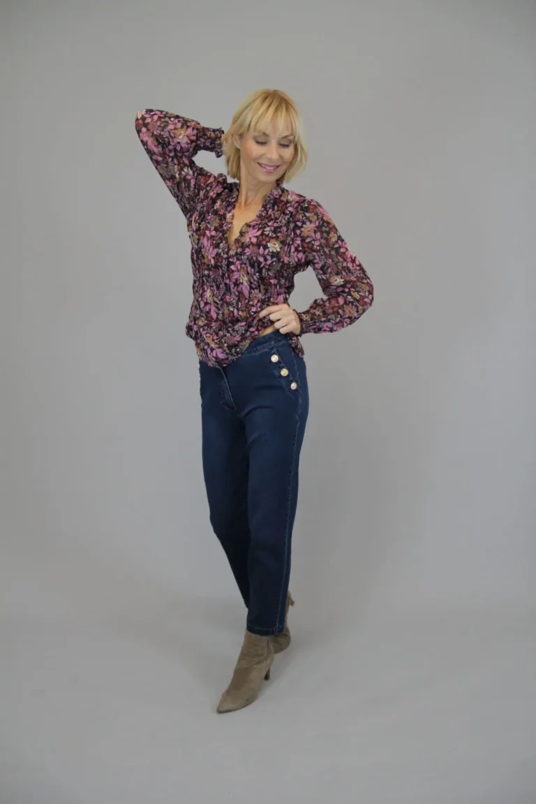 Marc Laugen punakuviollinen kukkapaita