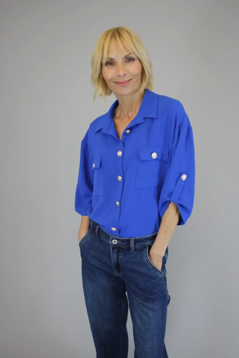 Marc Laugen sininen pusero.