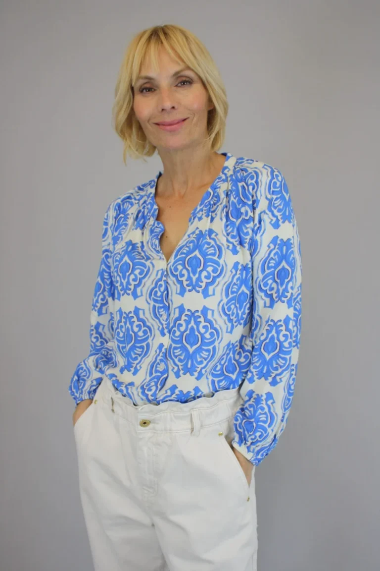 Marc Laugen sinivalkoinen pusero