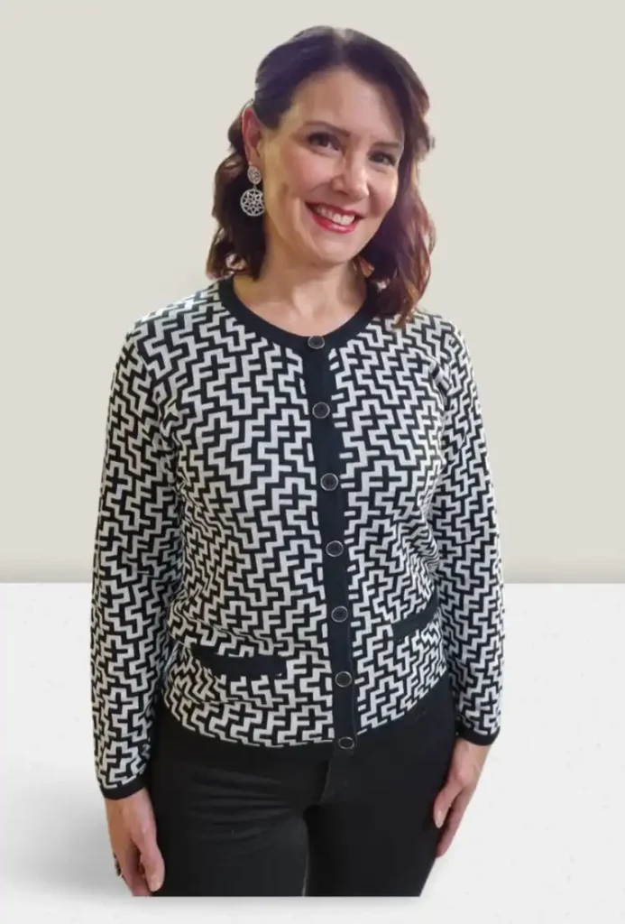 Mustavalkoinen neuletakki