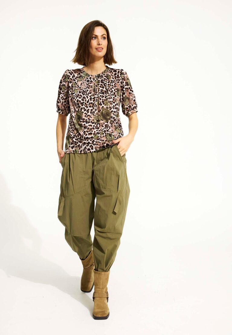 Leopardikuosinen paita koko kuva